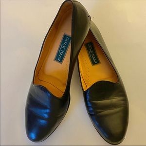 COLE HAAN Vintage soft black leather loafers size 10.5 AA Narrow